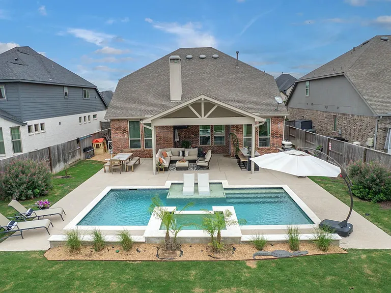 7111 Pondhawk Dr — Photo 1