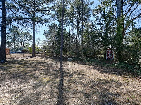 3rd image of 1813 Fairlawn Cir