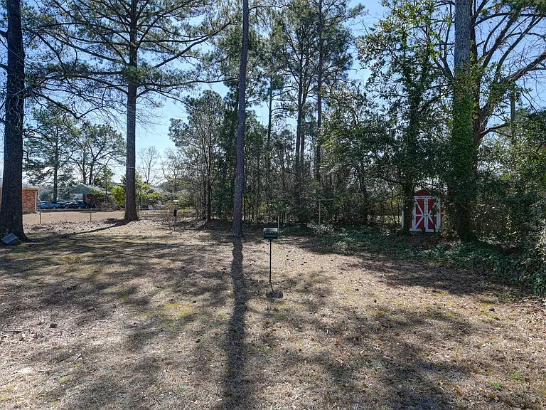 1813 Fairlawn Cir — Photo 3