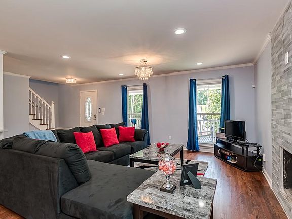 5th image of 3235 Alcazar Dr