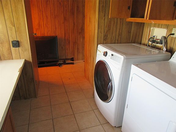 5th image of 808 E 7th St