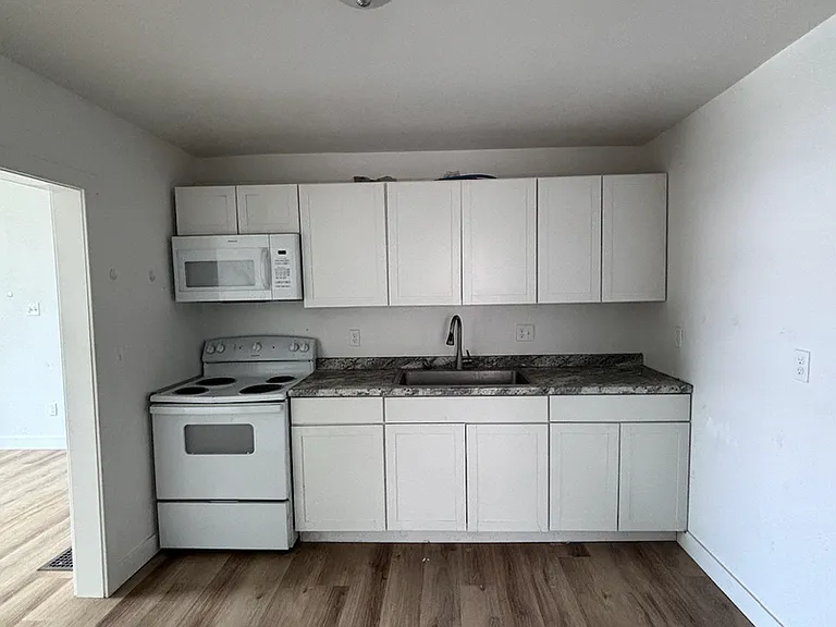 241 N Hayes Ave — Photo 7