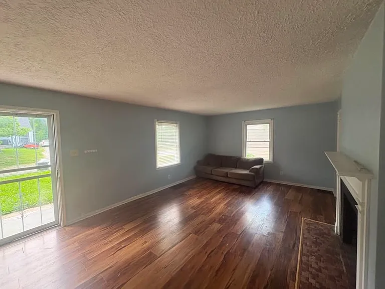 3636 N Lasalle St — Photo 3