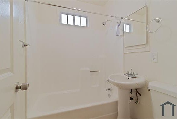 1st image of 925 W 62nd Pl