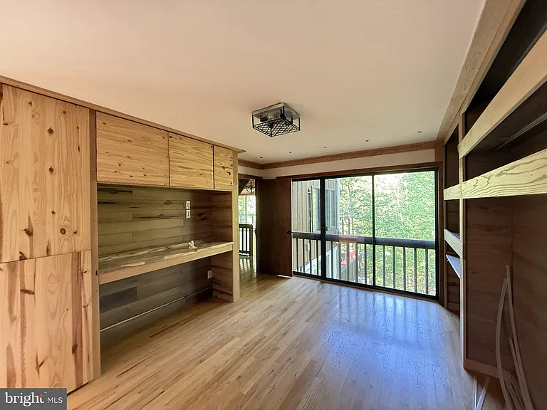 5375 Woodbridge Dr E — Photo 12