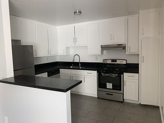 4th image of 1925 W 20th St #101