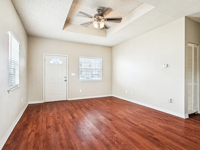 Charming Cottages for Rent in Waveland 1 & 2 Bedroom Units Available at Cambridge Cottages! — Photo 6