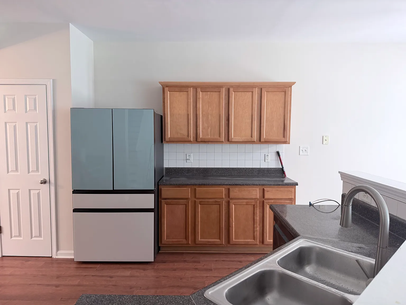 5 bed, 2548 sqft, $2,700 — Photo 3
