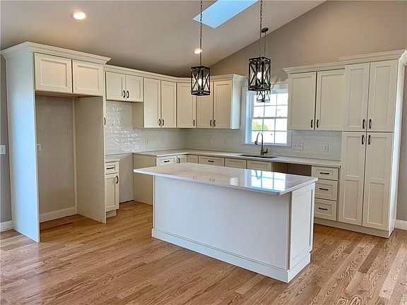 2nd image of 13 Bailey Brook Ct #20