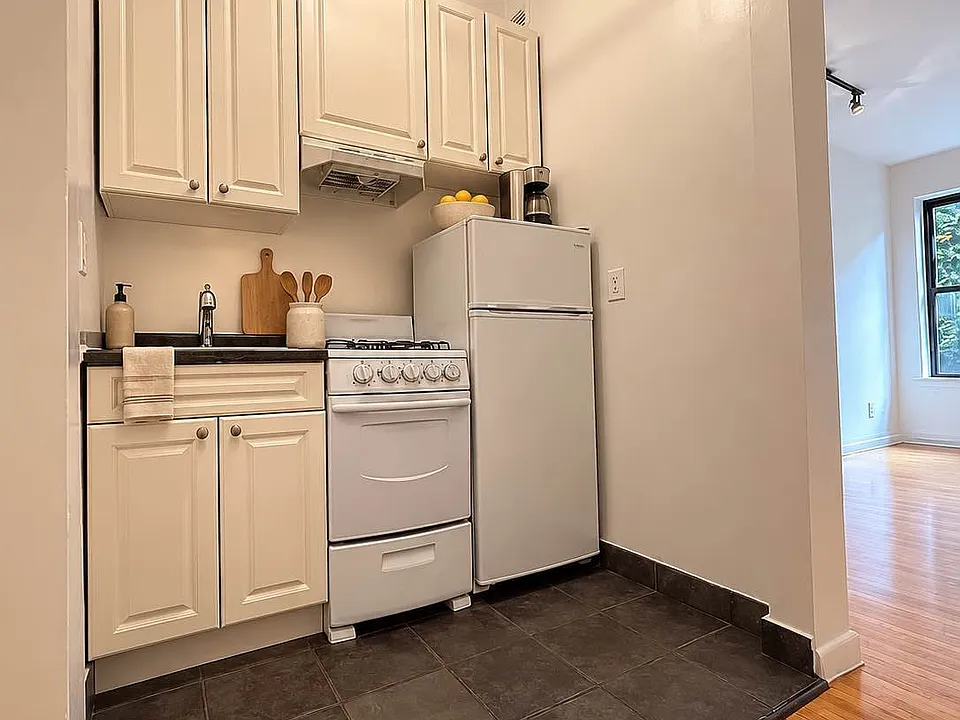 303 E 90th St #3G