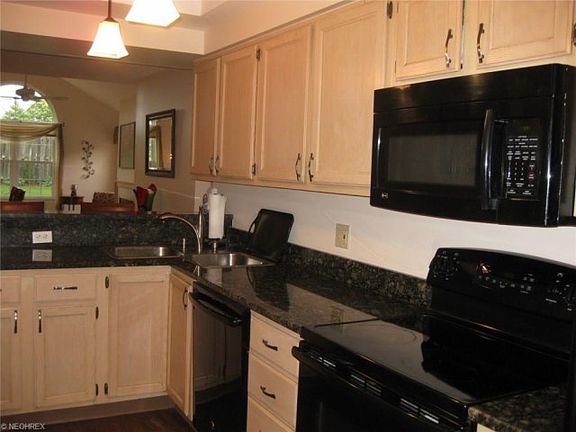 5th image of 1085 N Jefferson St #U-a