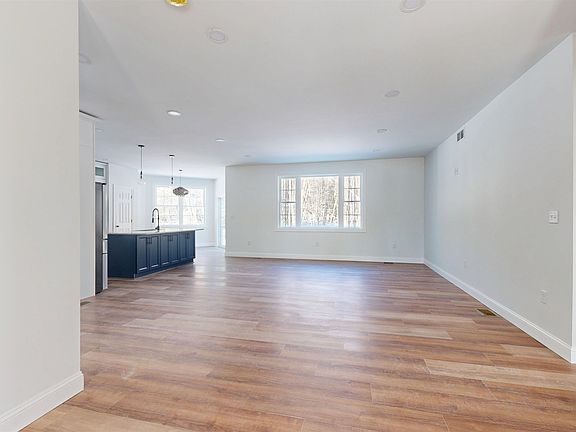 3rd image of 236 Leos Lane