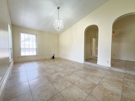 3rd image of 5218 Barcelona Dr