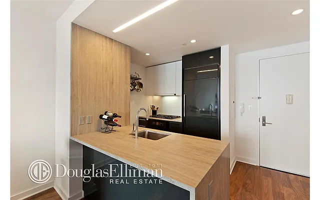 Rented by Douglas Elliman | media 31