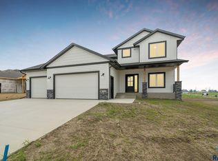 2710 N Sylvan Cir, Tea, SD 57064
