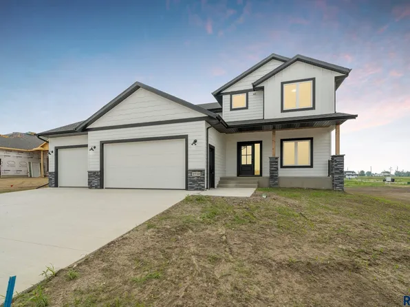 2710 N Sylvan Cir, Tea, SD 57064