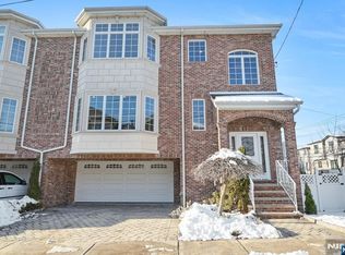 1545 12th St, Fort Lee, NJ 07024
