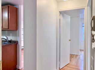 Spacious 1 BR w/ Private Entrance & Renovated Bath and Kitchen!*Available Now**First Month Free*, Philadelphia, PA 19107