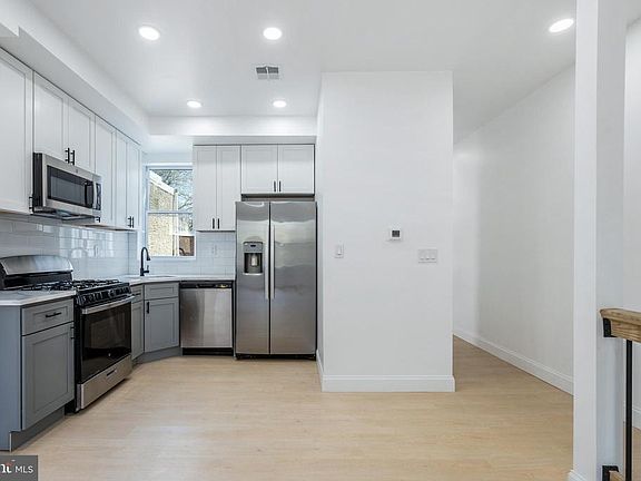4th image of 703 N 43rd St Floor 2