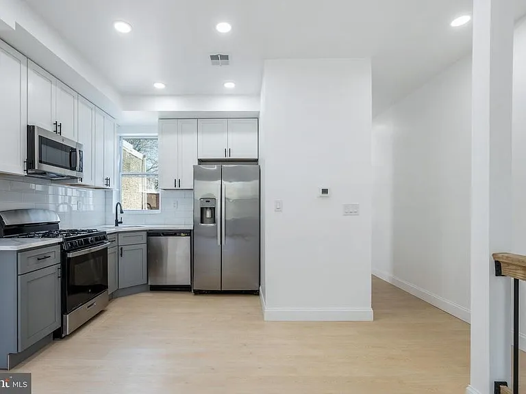 703 N 43rd St #2 — Photo 4
