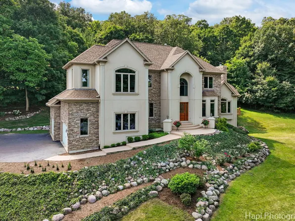 10440 N River Rd, Algonquin, IL 60102