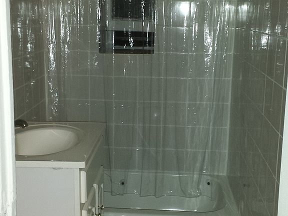 5th image of 43-12 25th Ave Astoria Ny 11103 #R