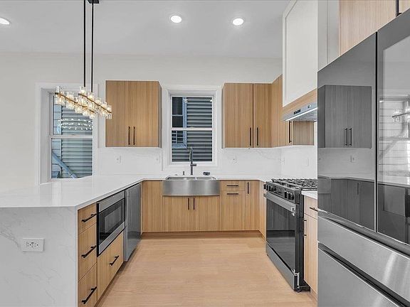 5th image of 206 Clendenny Ave Unit 2