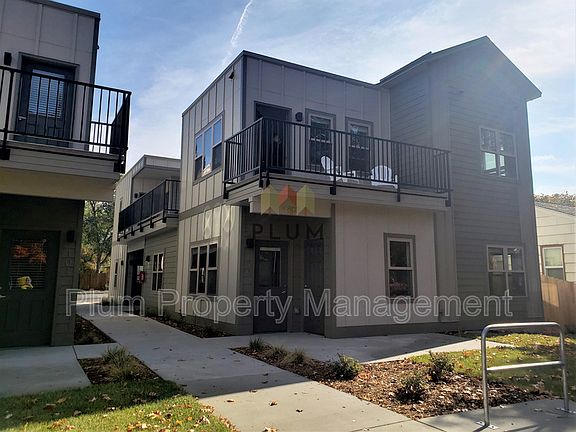 3rd image of 808 Prince St #202