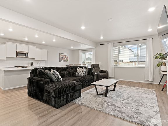 5th image of 19802 137th Avenue E