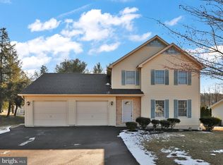 802 Pinewood Dr, Pottsville, PA 17901