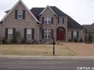 16 Hollinsworth Cv, Jackson, TN 38305