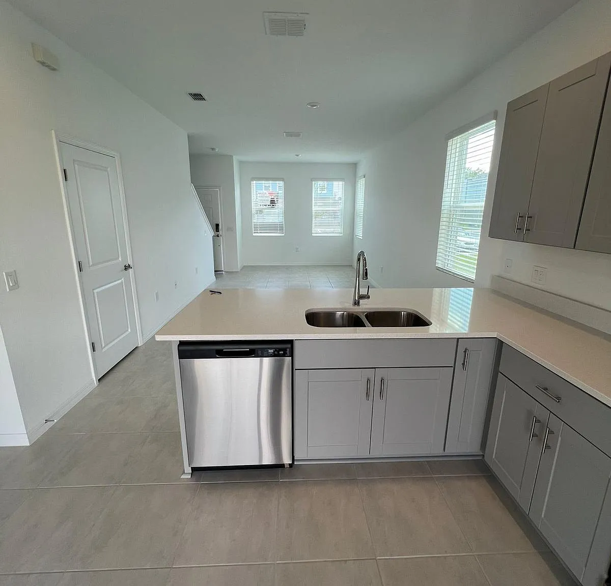 2 bed, 2.5 bath, 1255 sqft, $1,750 — Photo 1