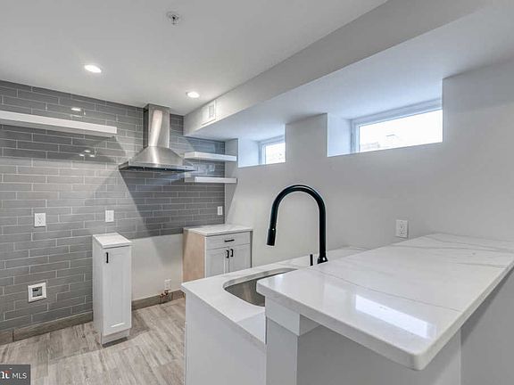 5th image of 3010 W Jefferson St #1