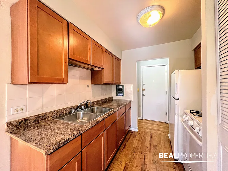 510 West Briar Place — Photo 26