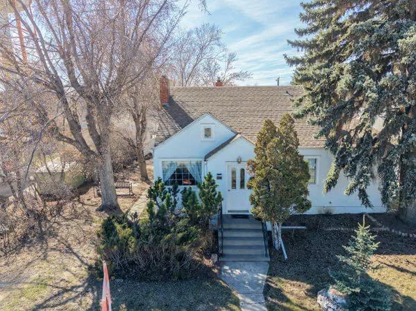 235 E 2nd St W, Drumheller, AB T0J 0Y6