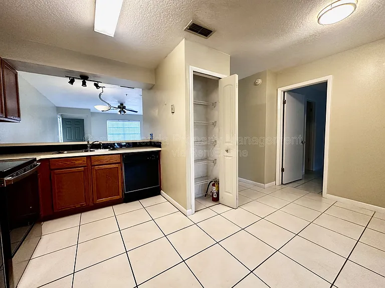 144 Reserve Cir #100 — Photo 5