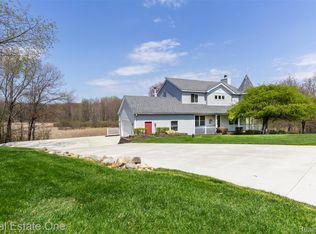 3306 Muirfield Cir, White Lake, MI 48383