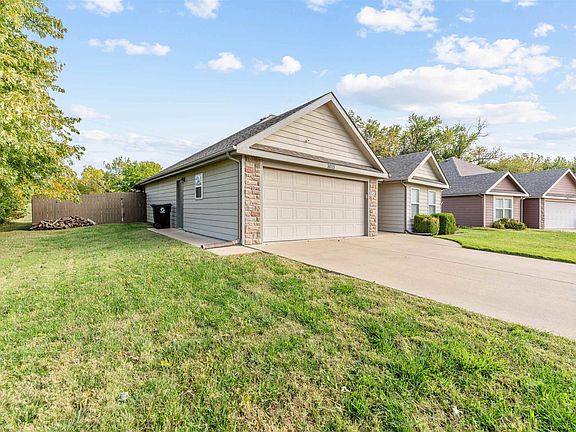 3rd image of 3013 Stone Creek Ct