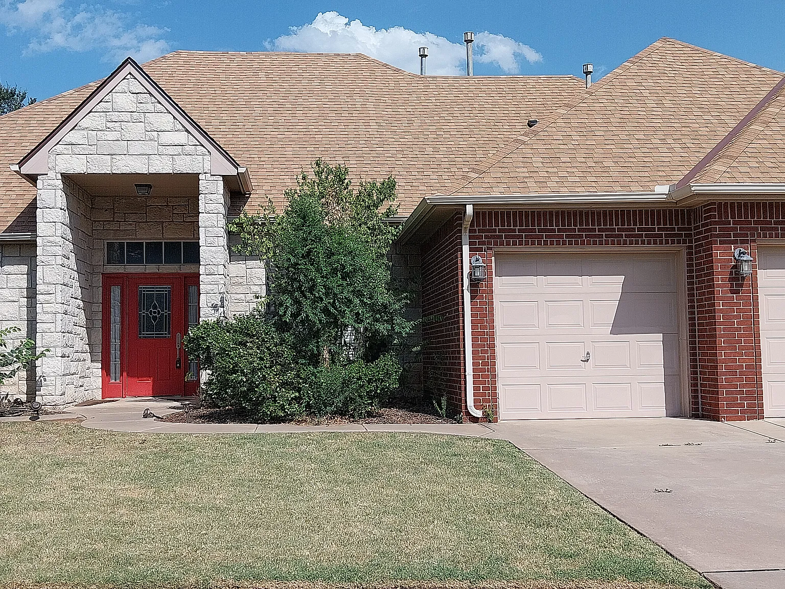 4 bed, 2463 sqft, $2,290 — Photo 1