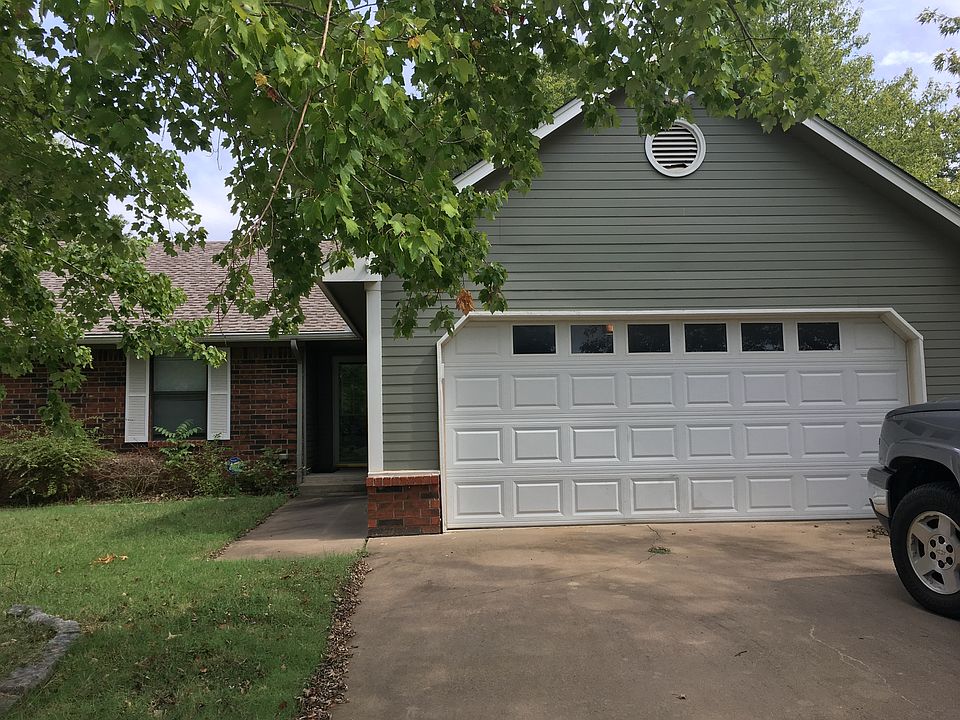 1st image of 1204 N Douglas Dr