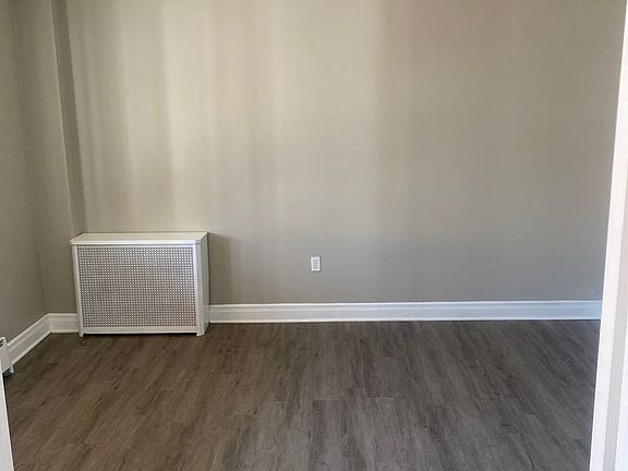 2nd image of 308 S Hyde Park Ave #3B-1BA-1216SQFT