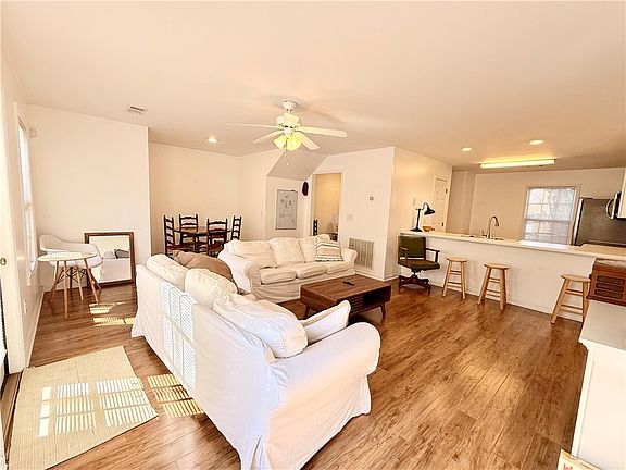 4th image of 1477 N Donahue Dr APT 1207