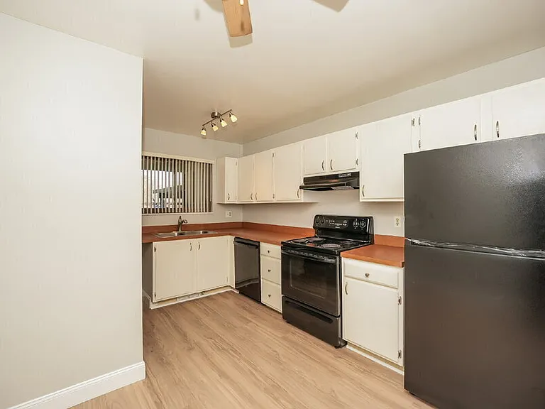 9471 Madison Ln — Photo 5