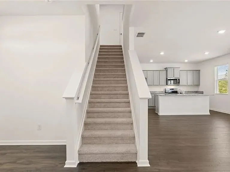 210 Aster Ave — Photo 8