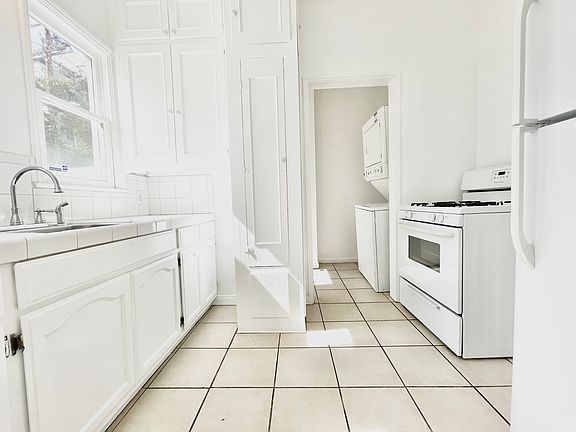 5th image of 1403 N Laurel Ave #B