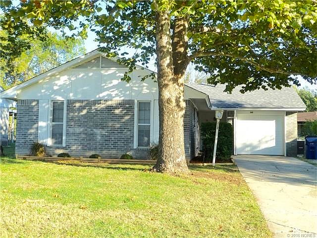 1st image of 905 Charles Dr