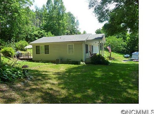 2nd image of 425 Park Dr