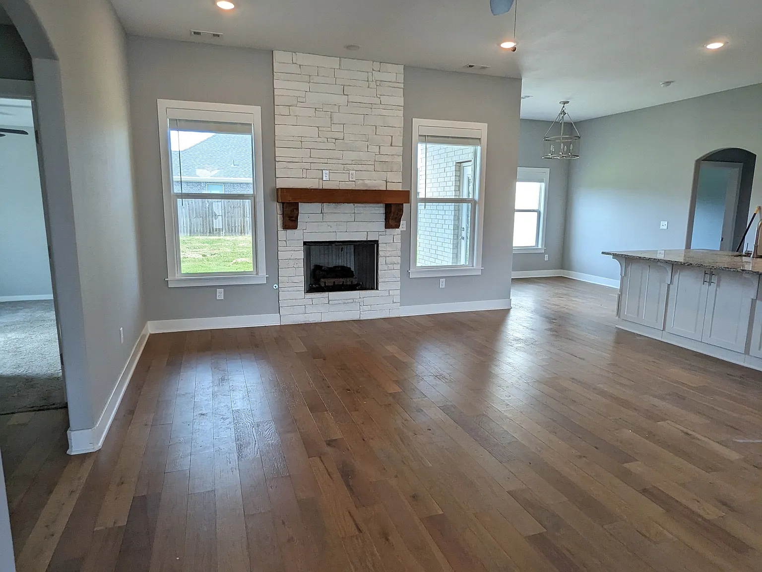 4 bed, 2017 sqft, $2,400 — Photo 2