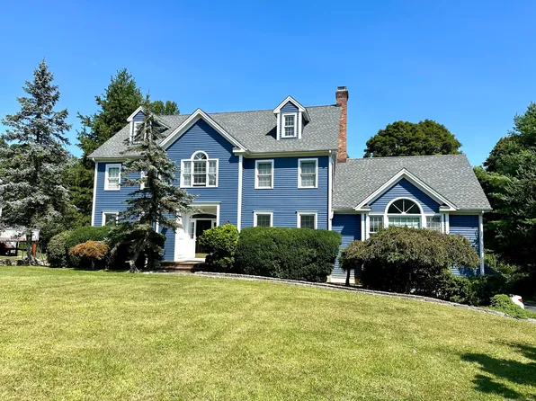 18 Kent Lane, Trumbull, CT 06611