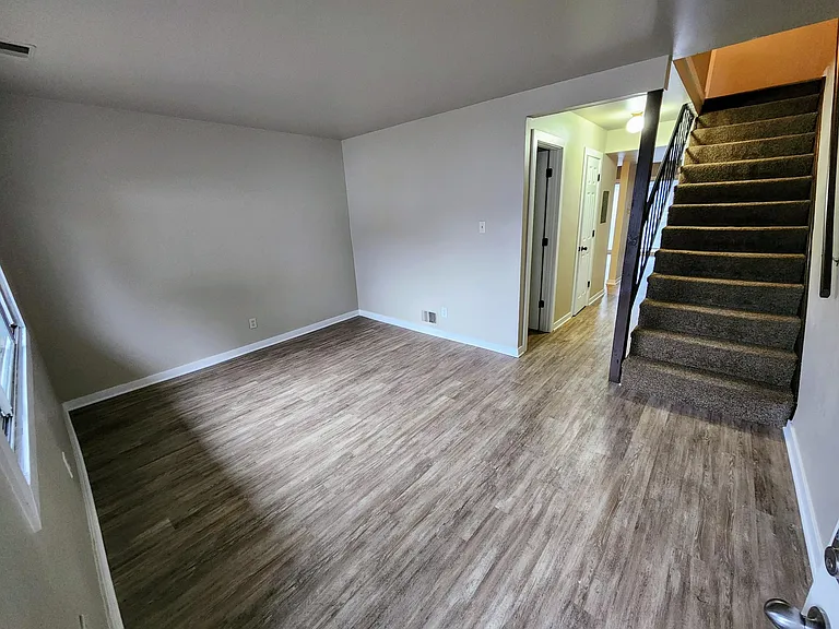 112 S Jackson Blvd — Photo 5